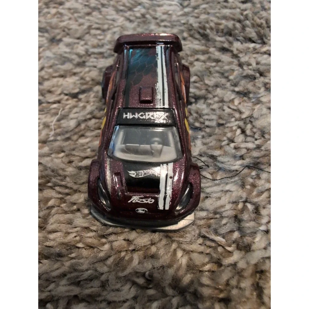 Hot Wheels 12 Ford Fiesta 1:64 Diecast Car 2011 Malaysia Burgundy 21